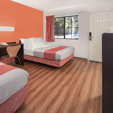 Motel 6-Thousand Oaks, Ca นิวเบอรี พาร์ค ภายนอก รูปภาพ