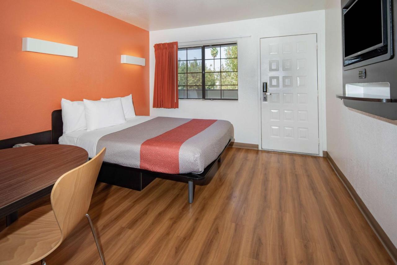 Motel 6-Thousand Oaks, Ca นิวเบอรี พาร์ค ภายนอก รูปภาพ