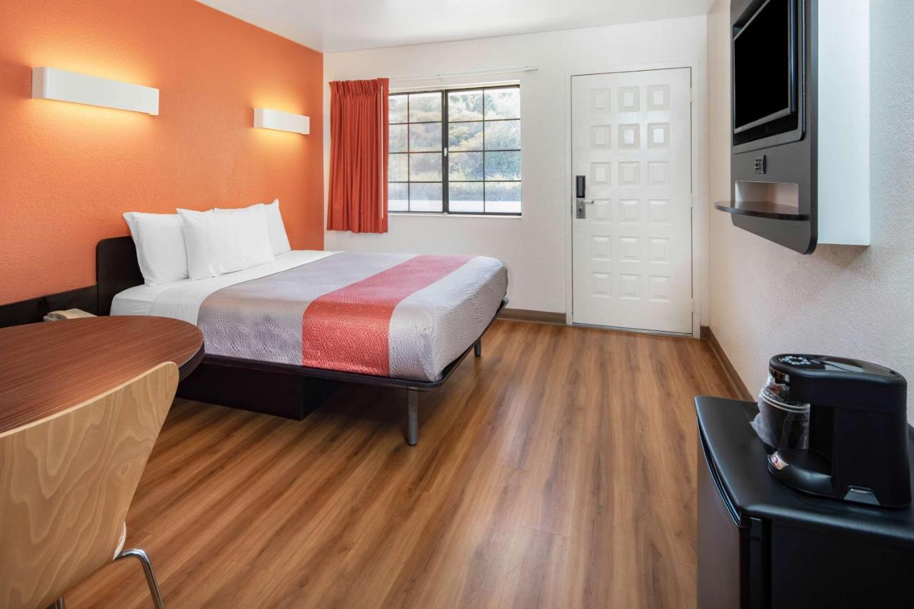 Motel 6-Thousand Oaks, Ca นิวเบอรี พาร์ค ภายนอก รูปภาพ