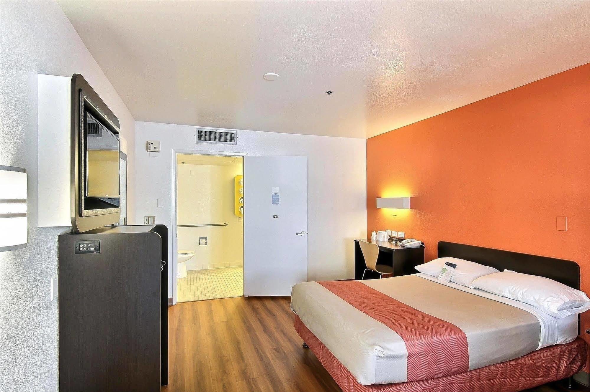 Motel 6-Thousand Oaks, Ca นิวเบอรี พาร์ค ภายนอก รูปภาพ